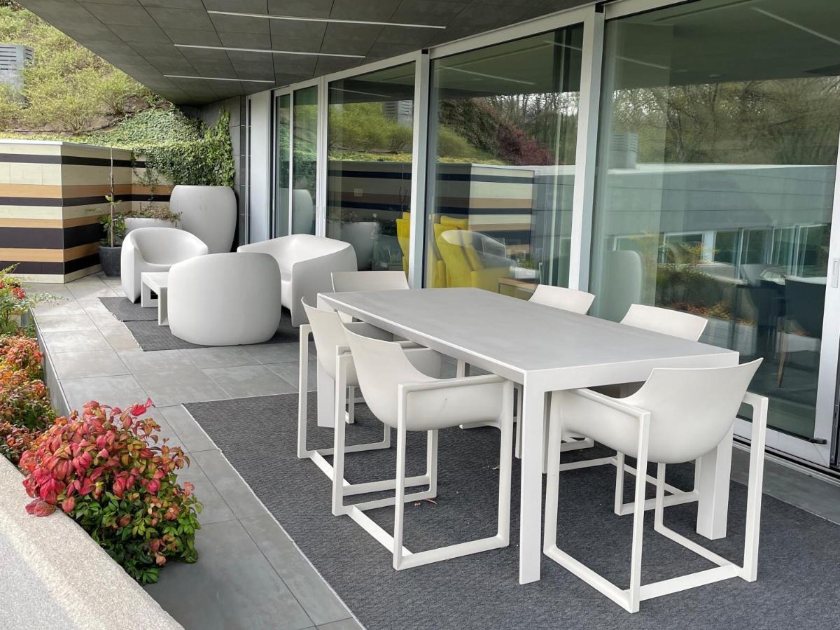 Tres Prismas Exclusive Villa Sarria Exterior photo