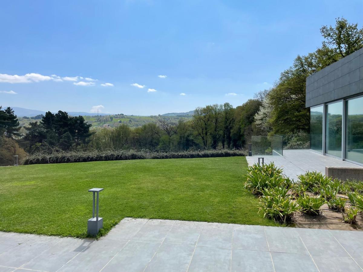 Tres Prismas Exclusive Villa Sarria Exterior photo